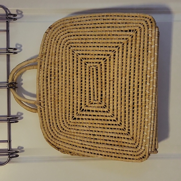 Straw Bag - Picture 1 of 3